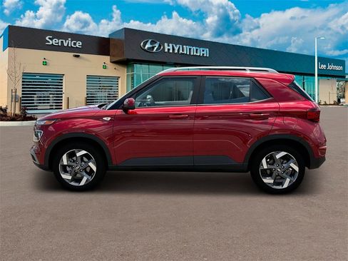 New 2025 Hyundai Venue Limited image 3