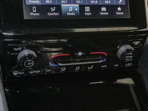 Used 2024 Jeep Grand Cherokee L Laredo AWD/4WD image 18