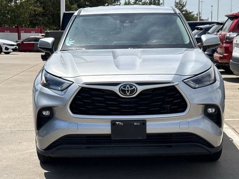 Used 2023 Toyota Highlander LE FWD image 8