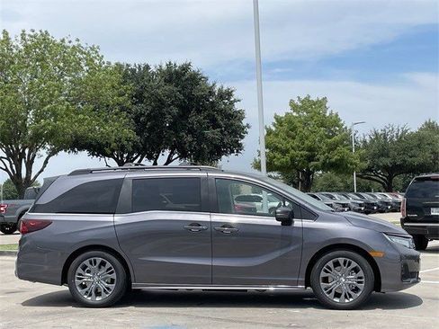 New 2026 Honda Odyssey Touring image 3