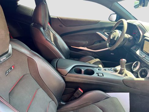 Used 2019 Chevrolet Camaro ZL1 RWD image 28