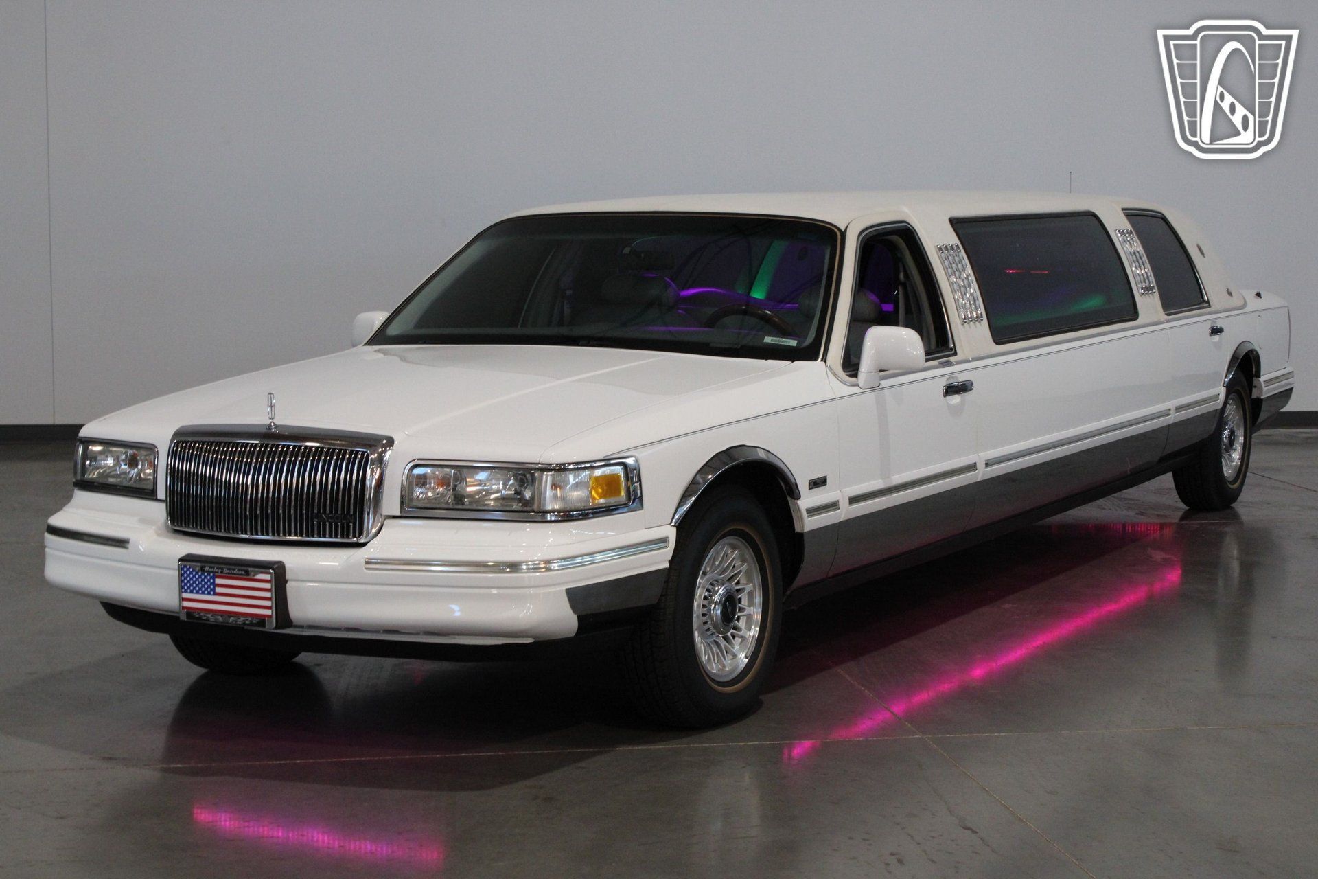 Used 1996 Lincoln Town Car Executive RWD image 3