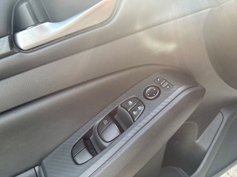 Used 2025 Nissan Altima 2.5 SV FWD image 18