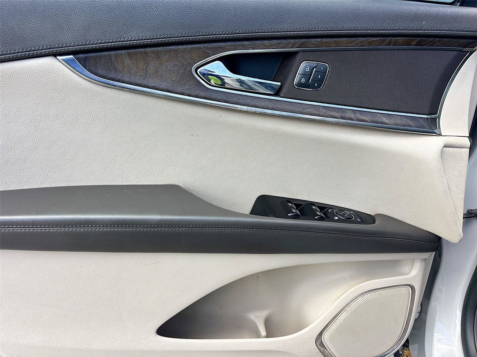 Used 2019 Lincoln Nautilus Select FWD image 18