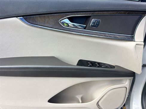 Used 2019 Lincoln Nautilus Select FWD image 18