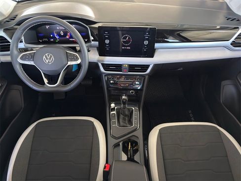 New 2026 Volkswagen Taos SE image 24