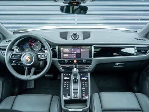 Certified 2025 Porsche Macan image 20