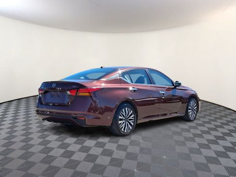Used 2024 Nissan Altima 2.5 SV FWD image 5