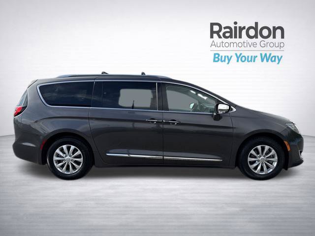 Used 2018 Chrysler Pacifica Touring-L FWD image 8
