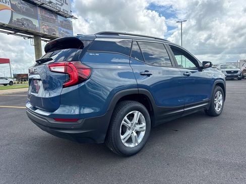 Used 2024 GMC Terrain SLE w/ Driver Convenience Package FWD image 7