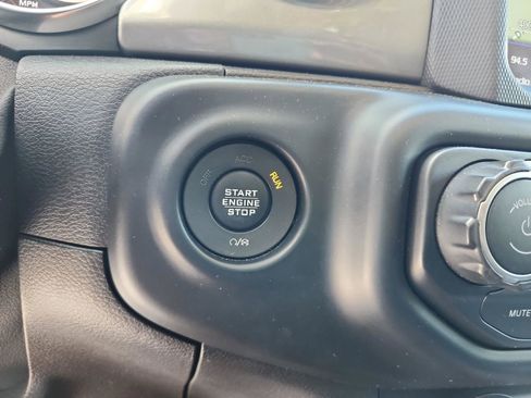 Used 2019 Jeep Wrangler Unlimited Sahara image 29