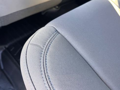 Used 2023 Nissan Frontier SV w/ SV Convenience Package image 13