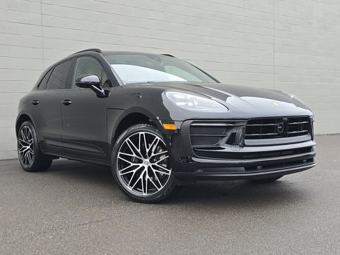 Certified 2025 Porsche Macan image 7