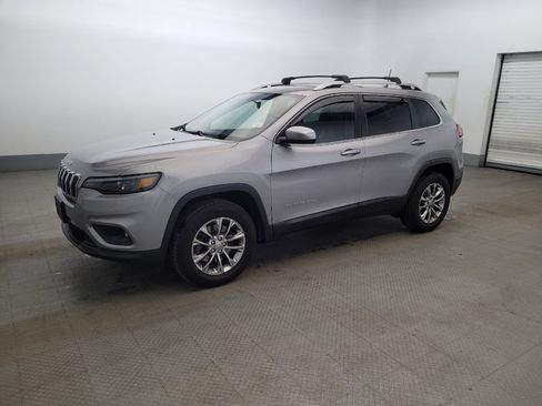 Used 2019 Jeep Cherokee Latitude Plus w/ Cold Weather Group image 2