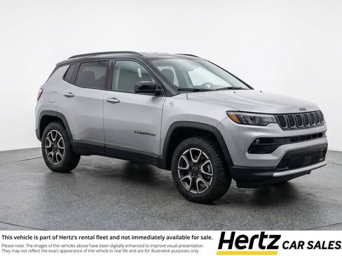 Used 2025 Jeep Compass Trailhawk AWD/4WD image 1