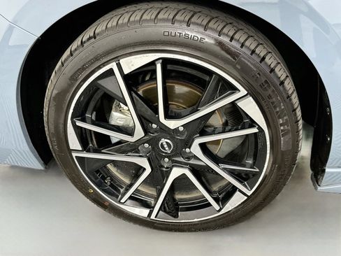 Used 2025 Nissan Sentra SR w/ SR Premium Package FWD image 31