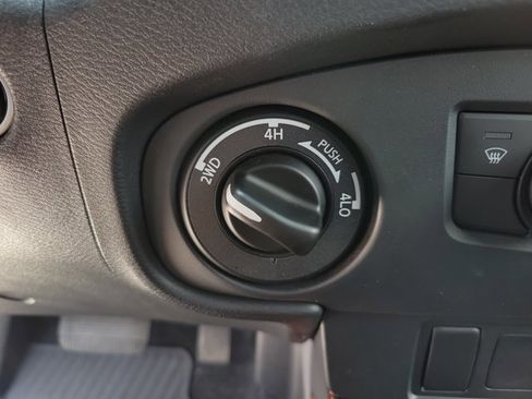 Used 2023 Nissan Frontier PRO-4X w/ Technology Package image 15