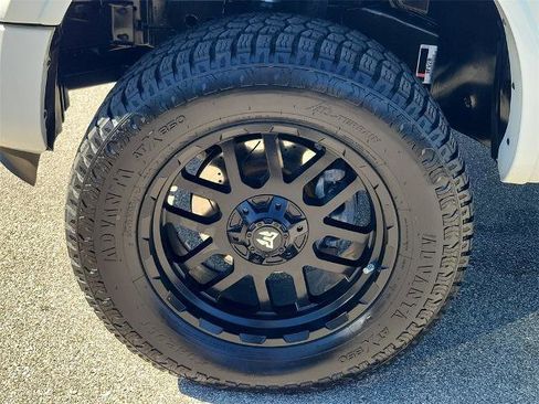 Certified 2022 Nissan Titan SV w/ SV Convenience Package image 12