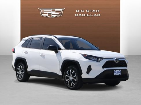 Used 2019 Toyota RAV4 LE image 7