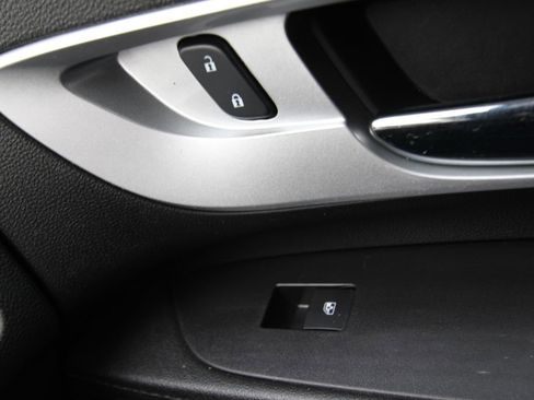 Used 2016 Chevrolet Equinox LT w/ Convenience Package image 24