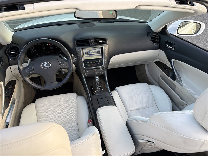 Used 2010 Lexus IS 350C w/ Luxury Pkg RWD image 13