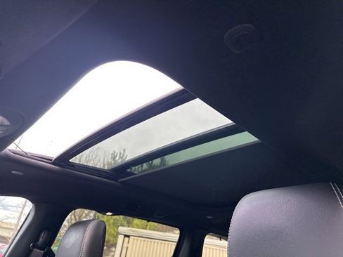 Used 2022 Chrysler Pacifica Touring-L w/ S Appearance Package image 8