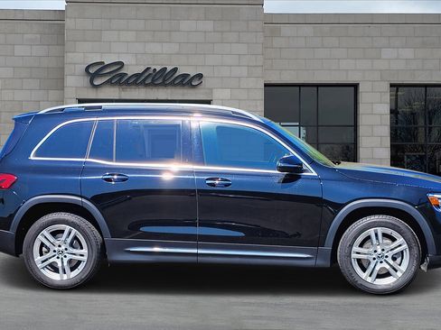 Used 2021 Mercedes-Benz GLB 250 4MATIC image 2