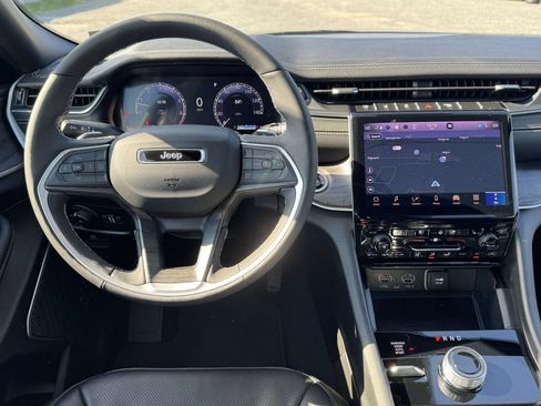 Used 2025 Jeep Grand Cherokee L Limited w/ Luxury Tech Group II AWD/4WD image 17
