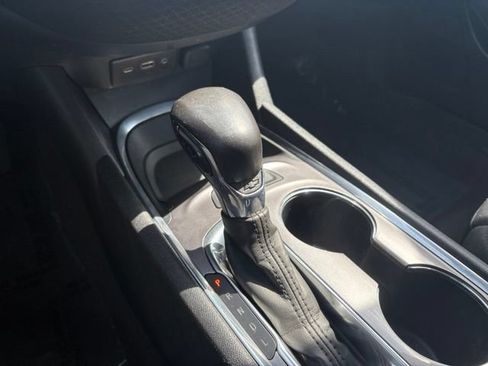 Used 2022 Chevrolet Malibu LT FWD image 16