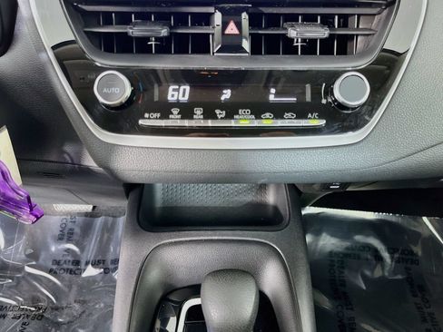 Used 2025 Toyota Corolla LE FWD image 21