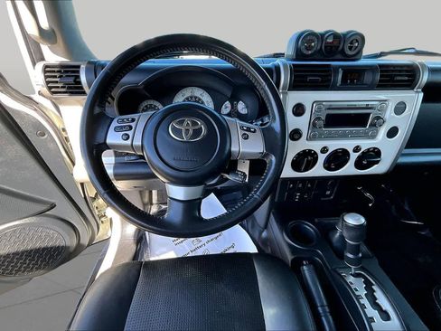 Used 2014 Toyota FJ Cruiser 4WD w/ Upgrade Package image 5