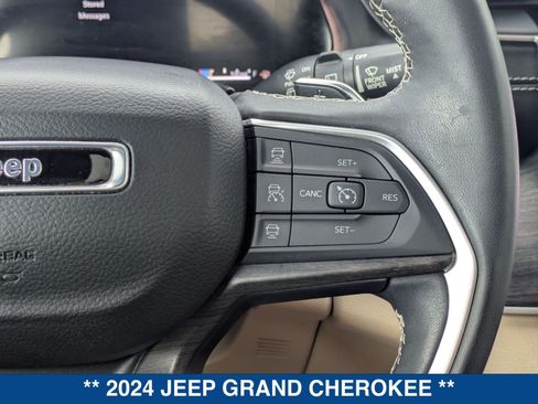 Used 2024 Jeep Grand Cherokee Limited w/ Luxury Tech Group II RWD image 28