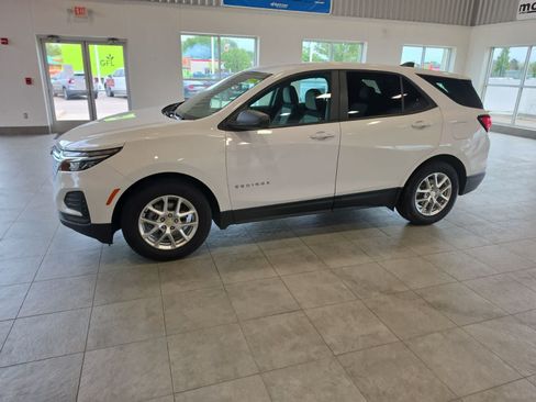 Used 2024 Chevrolet Equinox LS FWD image 13