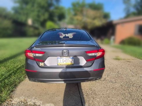 Used 2018 Honda Accord Sport image 3