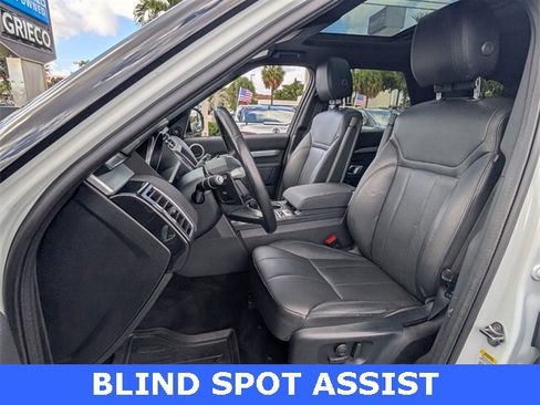 Used 2020 Land Rover Discovery Landmark image 4