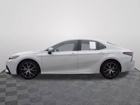 Used 2024 Toyota Camry SE image 2