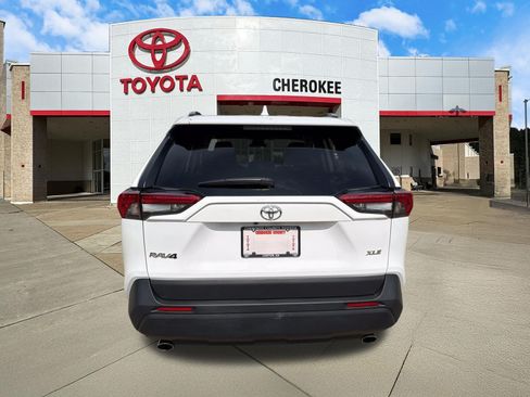 Used 2025 Toyota RAV4 XLE w/ Convenience Package FWD image 6