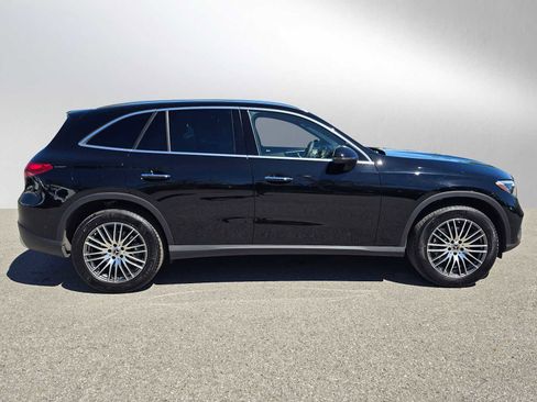 Used 2026 Mercedes-Benz GLC 300 image 3