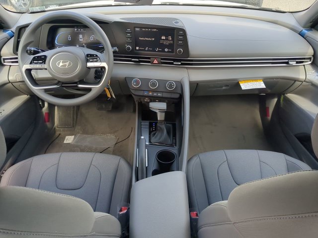 Used 2026 Hyundai Elantra SE FWD image 14
