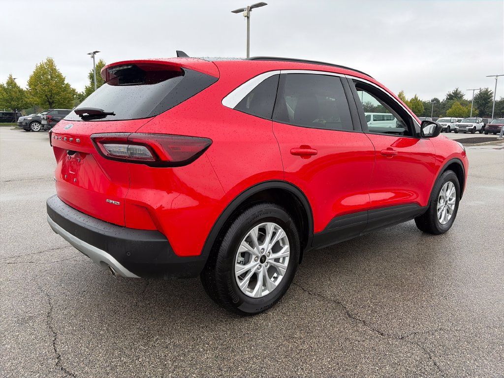 Used 2024 Ford Escape Active w/ Tech Pack #1 AWD/4WD image 8