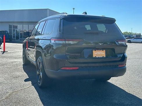 Used 2023 Jeep Grand Cherokee L Laredo image 6