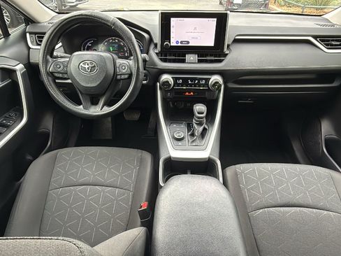 Used 2024 Toyota RAV4 XLE AWD/4WD image 17