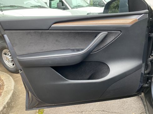 Used 2023 Tesla Model Y Performance image 15