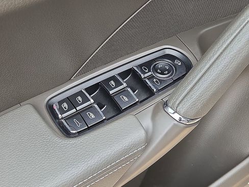 Used 2018 Porsche Cayenne S AWD/4WD image 22