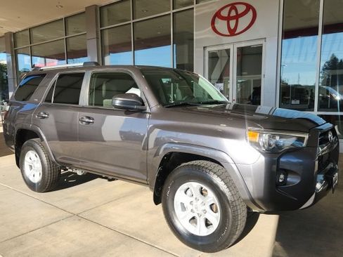 Used 2021 Toyota 4Runner SR5 AWD/4WD image 4