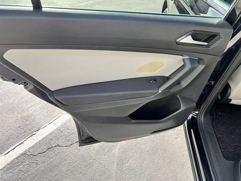 Used 2018 Volkswagen Tiguan SEL image 21