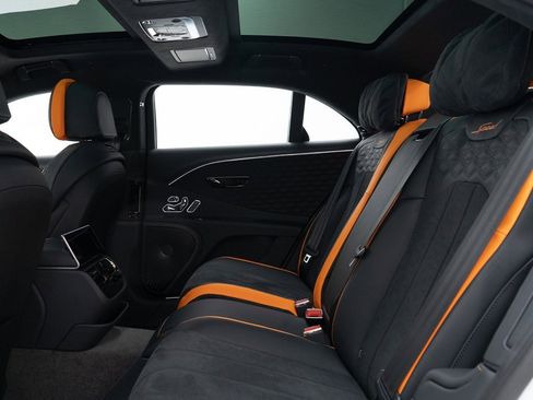 Used 2025 Bentley Flying Spur Plug-In Hybrid image 24