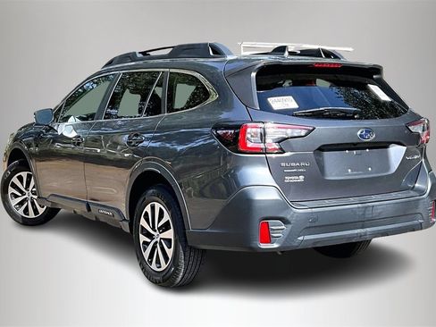 Used 2022 Subaru Outback Premium image 4