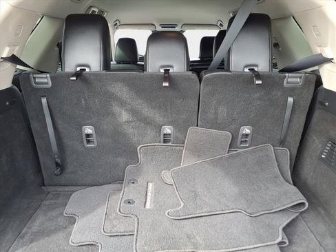 Used 2024 Nissan Pathfinder SL image 16