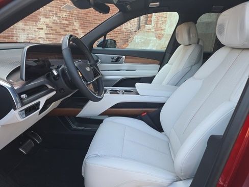 New 2026 Cadillac Vistiq Sport image 7